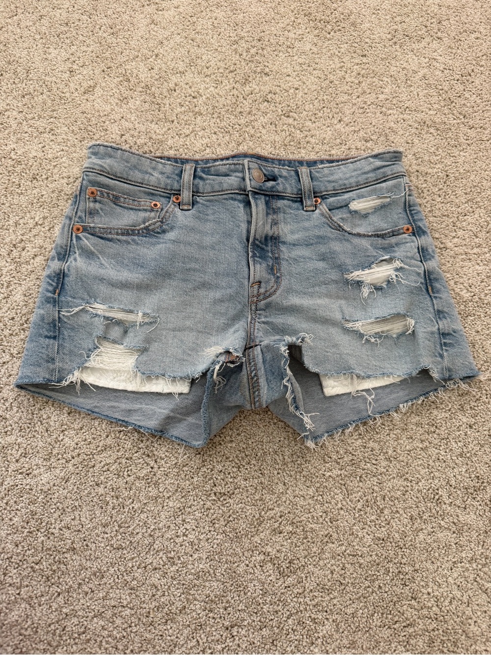 AE women’s low rise stretch jean shorts